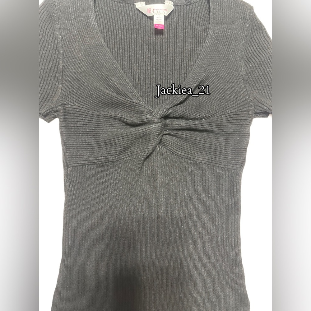 Black Ribbed V-Neck Top - Picture 5 of 7